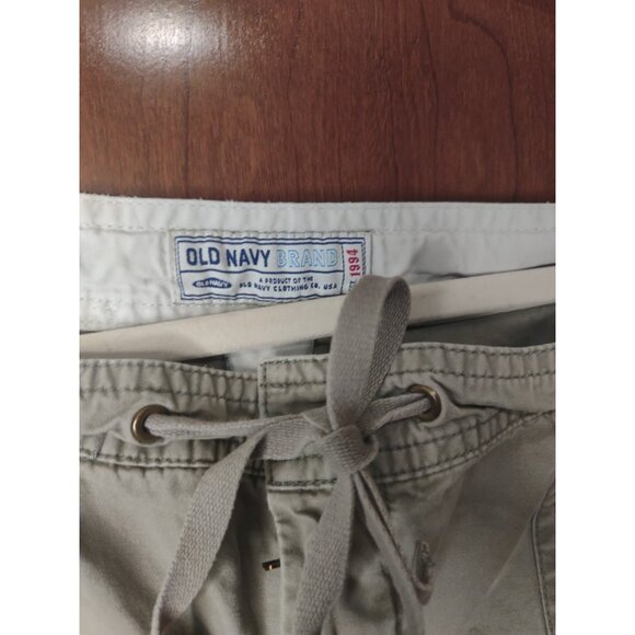 OLD NAVY Women' s Khaki 7" Inseam Cotton Shorts Sz. 18 - Picture 2 of 5